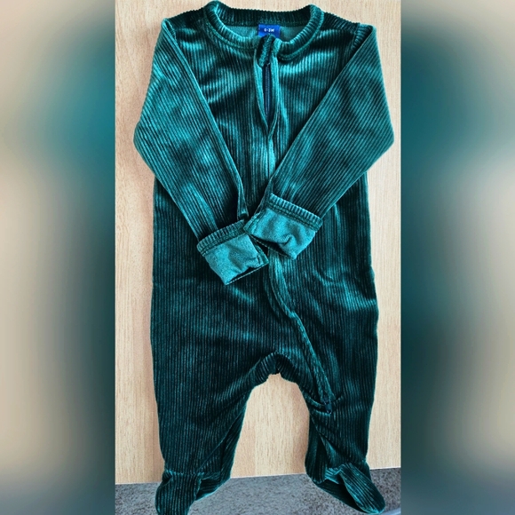 Old Navy 0-3M Plush Ribbed Velour Footed Zip Pajamas - Picture 1 of 2